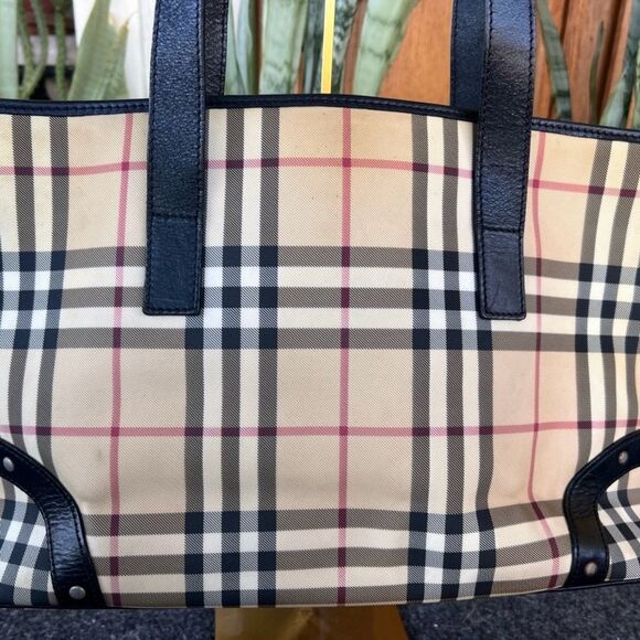 Burberry tote - Picture 2 of 6